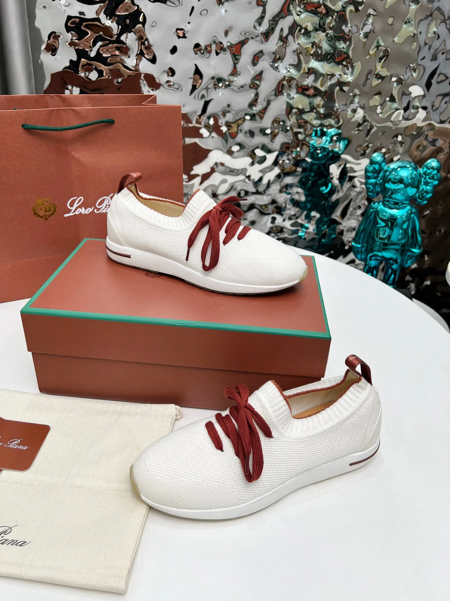 👟👟Ex-factory price 440👟👟 Men’s size +10 🧨🧨🧨Loropiana’s new board is online! This product is made of imported nylon velvet and developed from original boards. It is light, comfortable and breathable, and is suitable for all seasons. Size: 35-41, (Note: 35 and 41 are not returnable or exchangeable),